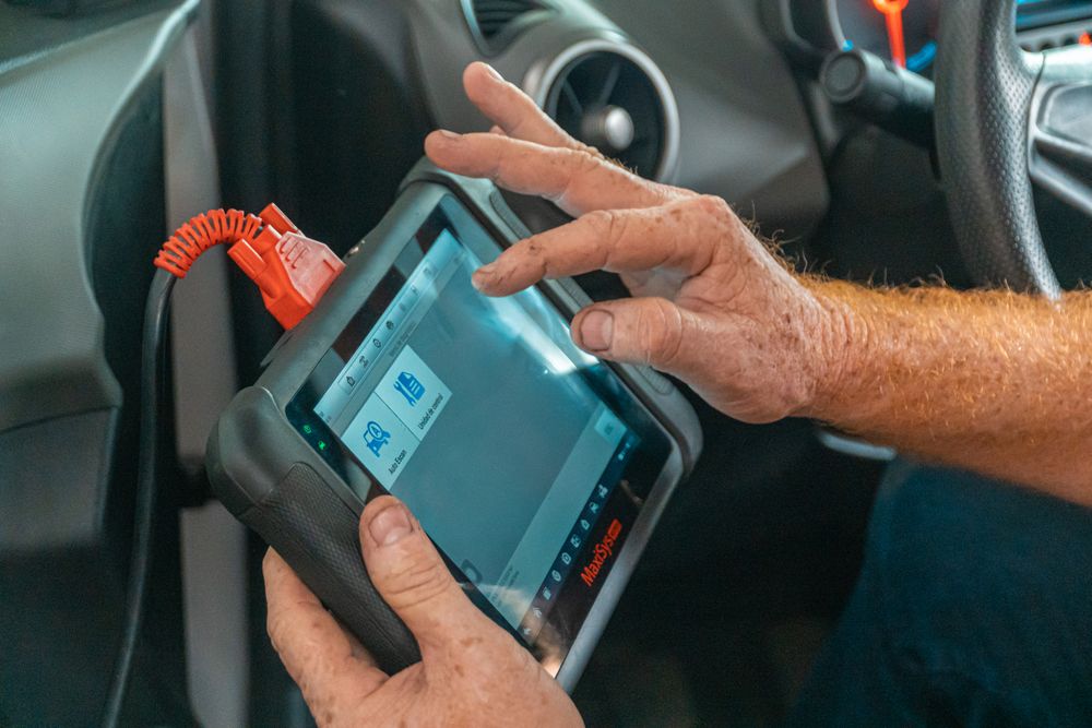 Иллюстрация рабочего места диагностики с ноутбуком и подключенным Valvetronic