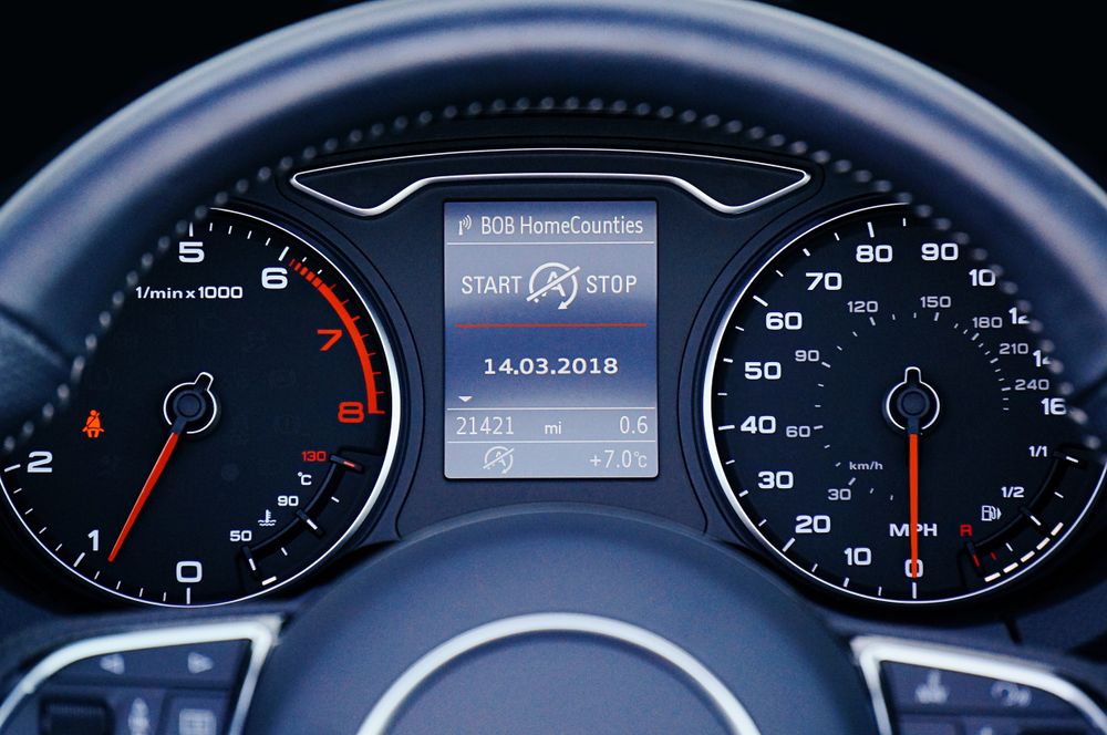 Пример меню мультимедиа BMW X3 G45 до и после русификации через кодирование